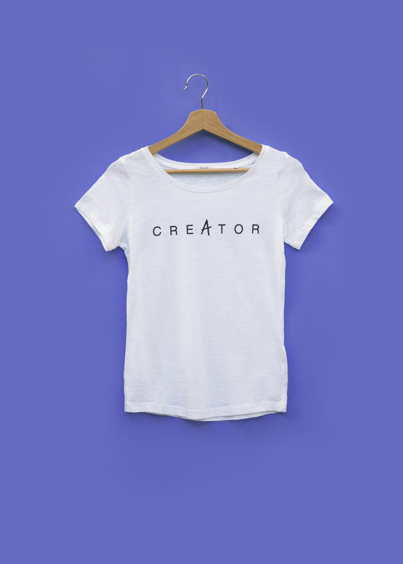 Wit Creator t-shirt van biologisch gekamd katoen met zwart artwork - CHIC -